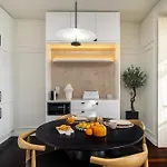 Whome Modern Retreat In Vibrant Bairro Alto