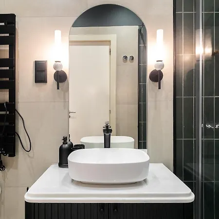 Whome Modern Retreat In Vibrant Bairro Alto Lisbona